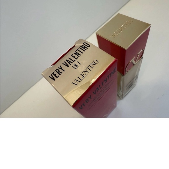 Very Valentino Makeup Foundation SPF 25 - LN1 Light Ambra 1 NIB MISSING CAP - Picture 2 of 2